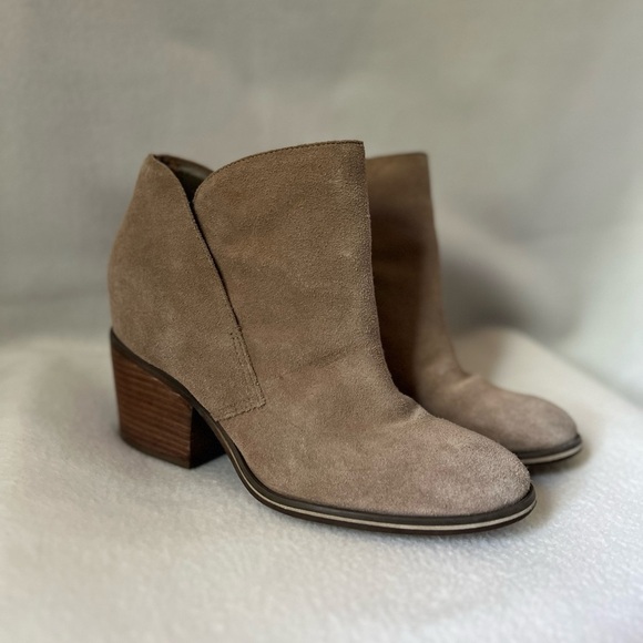 Jessica Simpson Size 8 1/2 Beige Suede Ankle Boots - Picture 2 of 16